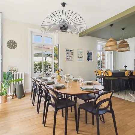 Superbe Maison Pour 9, Jardin, A Pied Holiday home *