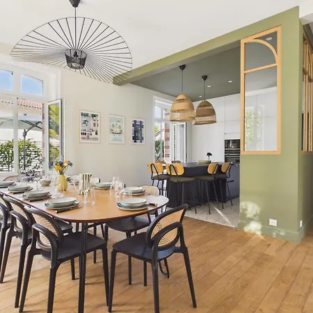 Superbe Maison Pour 9, Jardin, A Pied Holiday home