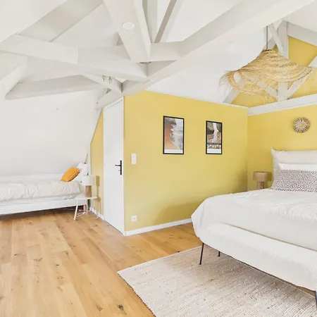 Superbe Maison Pour 9, Jardin, A Pied Holiday home *