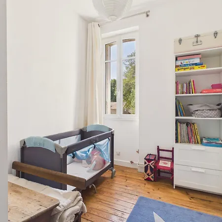 Superbe Maison Pour 9, Jardin, A Pied Holiday home